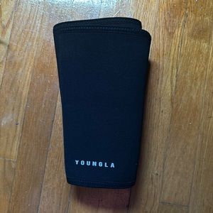 Young la knee sleeves